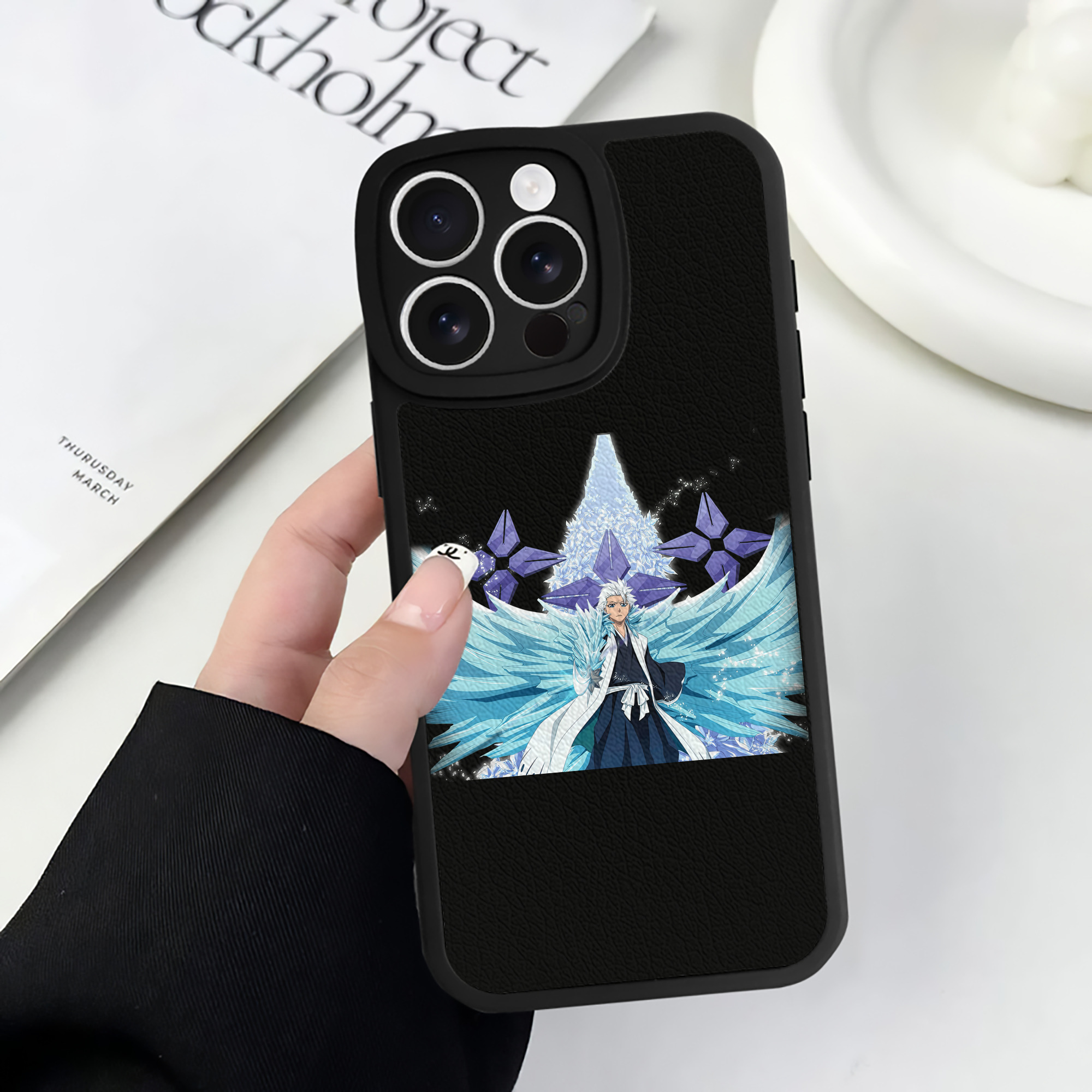 （画像用） ブリーチ 日番谷冬獅郎（ひつがや とうしろう） BLEACH Hitsugaya Toushirou 【iPhone 16シリーズ対応】シリコンスマホケース（レザー調） 材質：シリコン